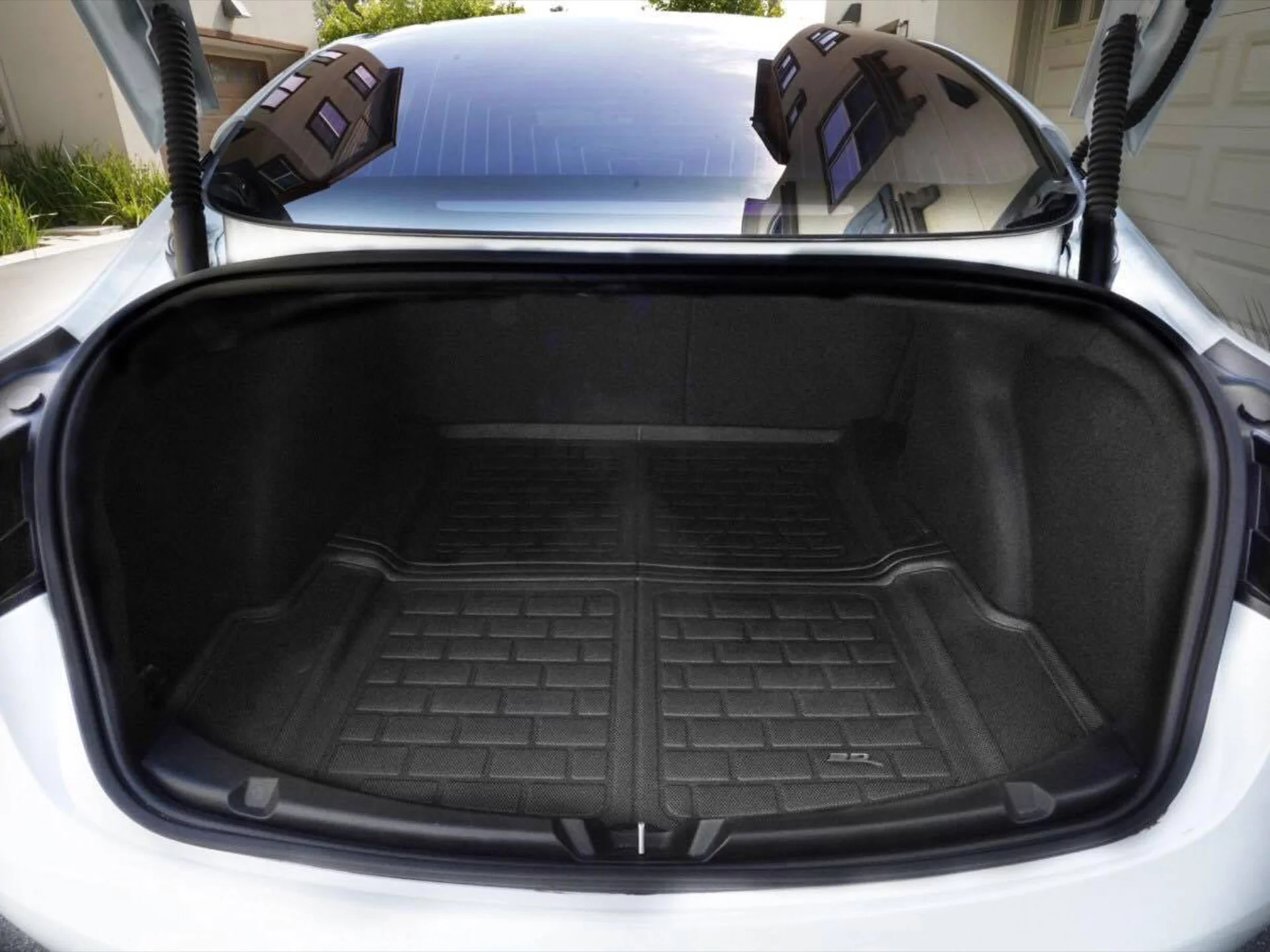 Tesla Model 3 Floor Mats and Liners by 3D MAXpider - Image 4