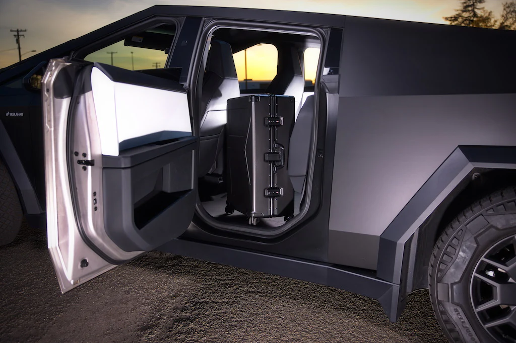 Cyber Suitcase: Tesla Cybertruck-inspired (USB, Large Capacity, Checked Bag) - Image 5