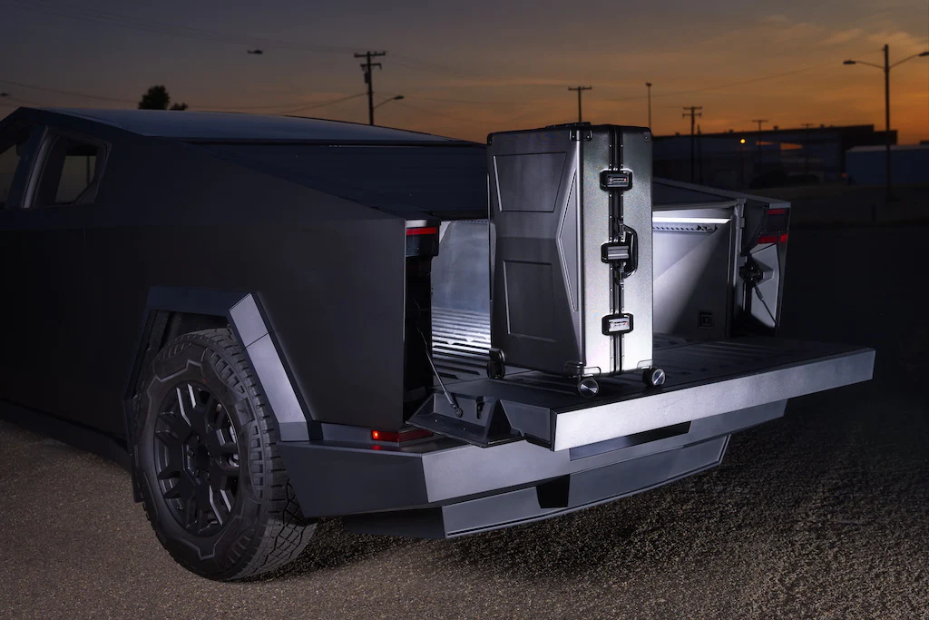 Cyber Suitcase: Tesla Cybertruck-inspired (USB, Large Capacity, Checked Bag) - Image 6