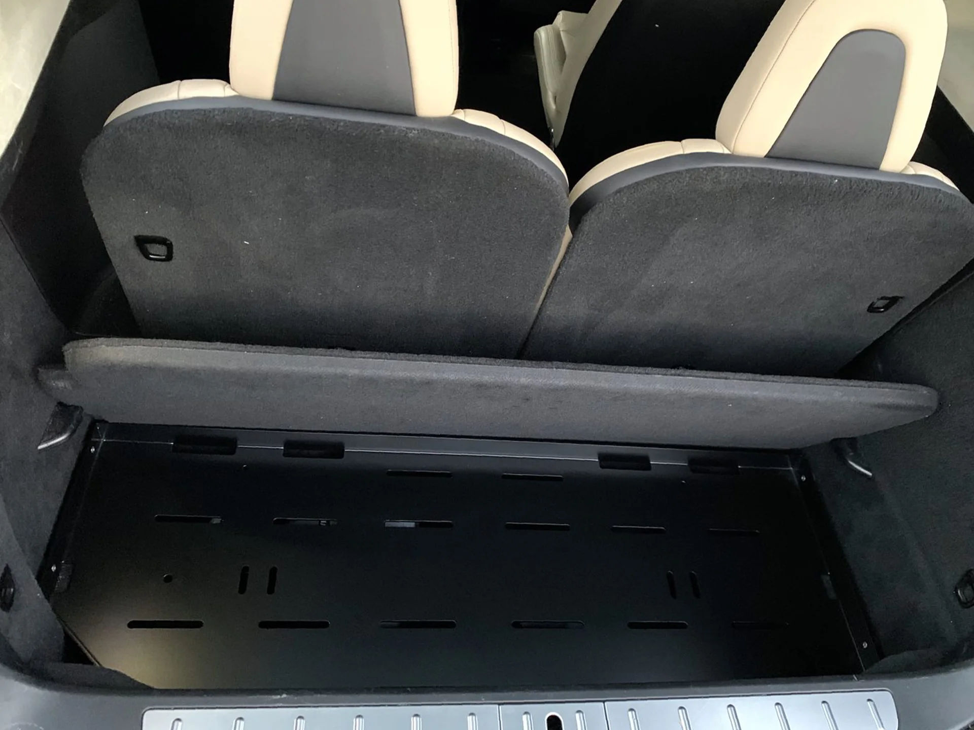 Tesla Model X cargo carrier: Lightweight aluminum, easy stowaway - Image 4