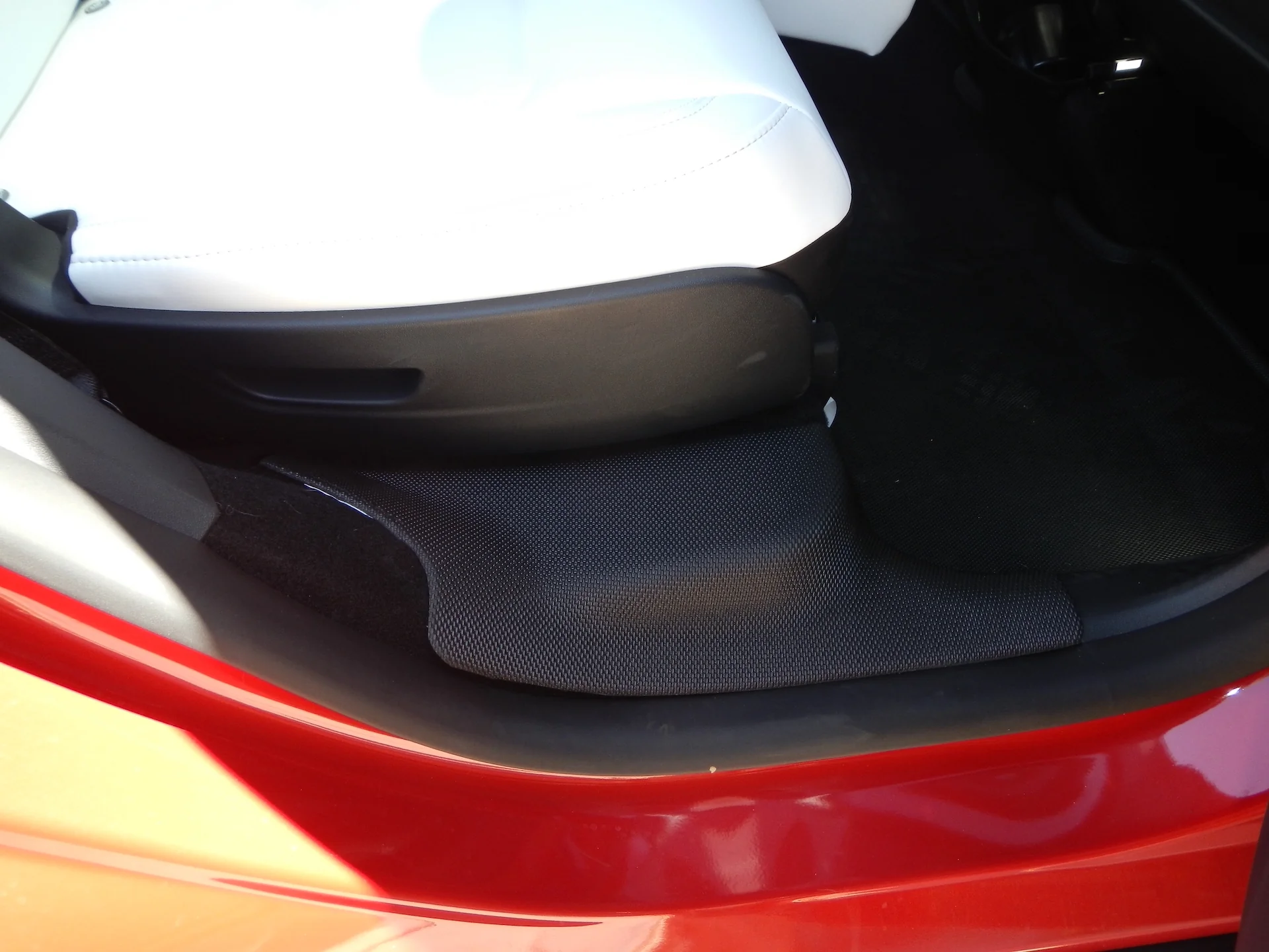 Tesla Model Y Third Row (7 Seater) All-Weather 3D MAXpider Floor Mats - Image 3