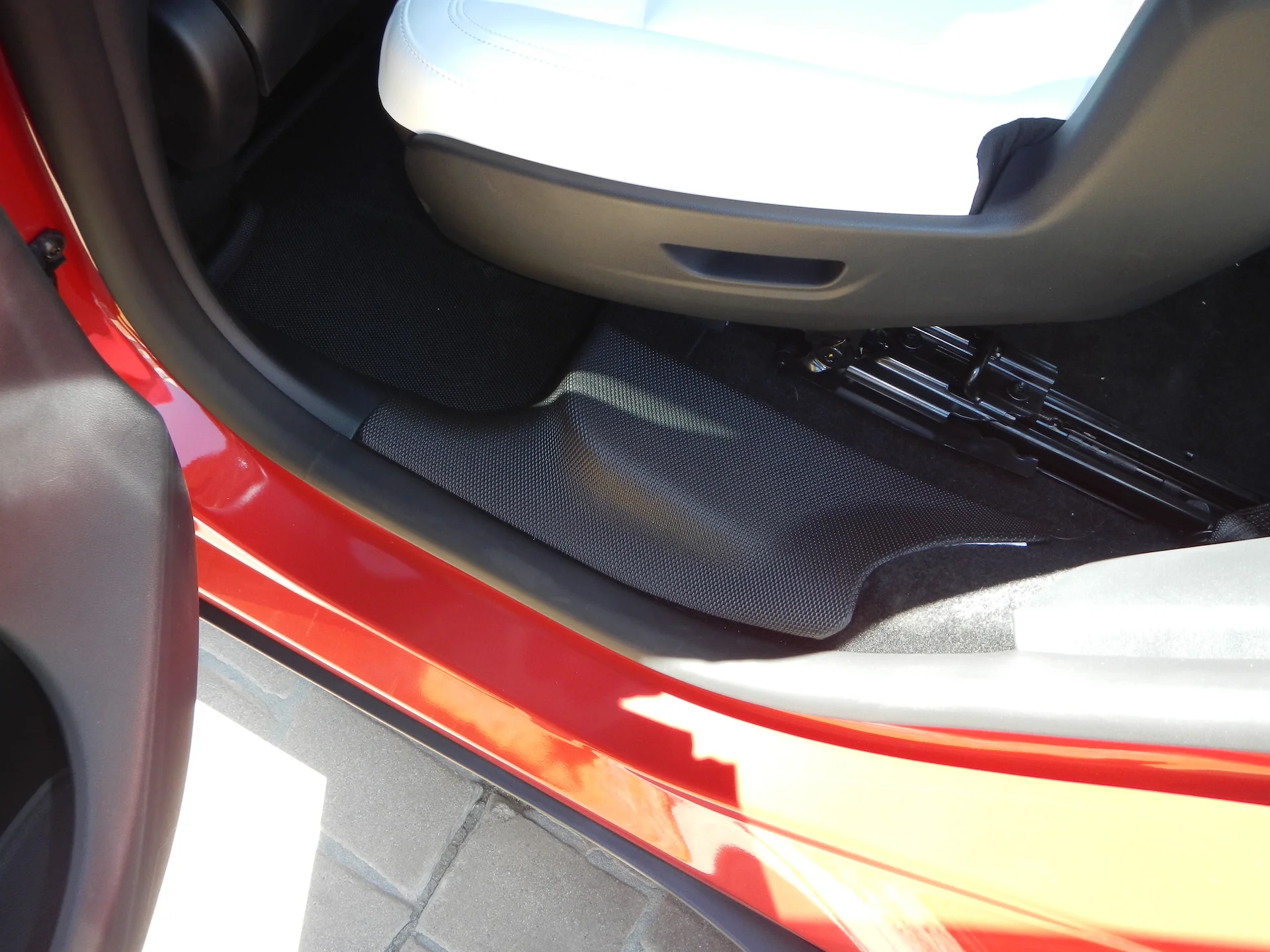 Tesla Model Y Third Row (7 Seater) All-Weather 3D MAXpider Floor Mats - Image 6