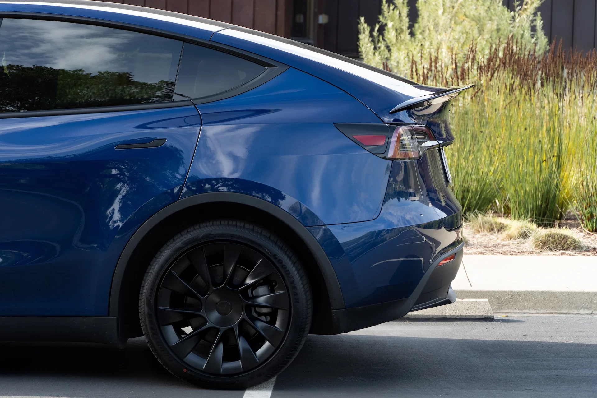 Tesla Model Y Carbon Fiber Performance Rear Spoiler - Image 10