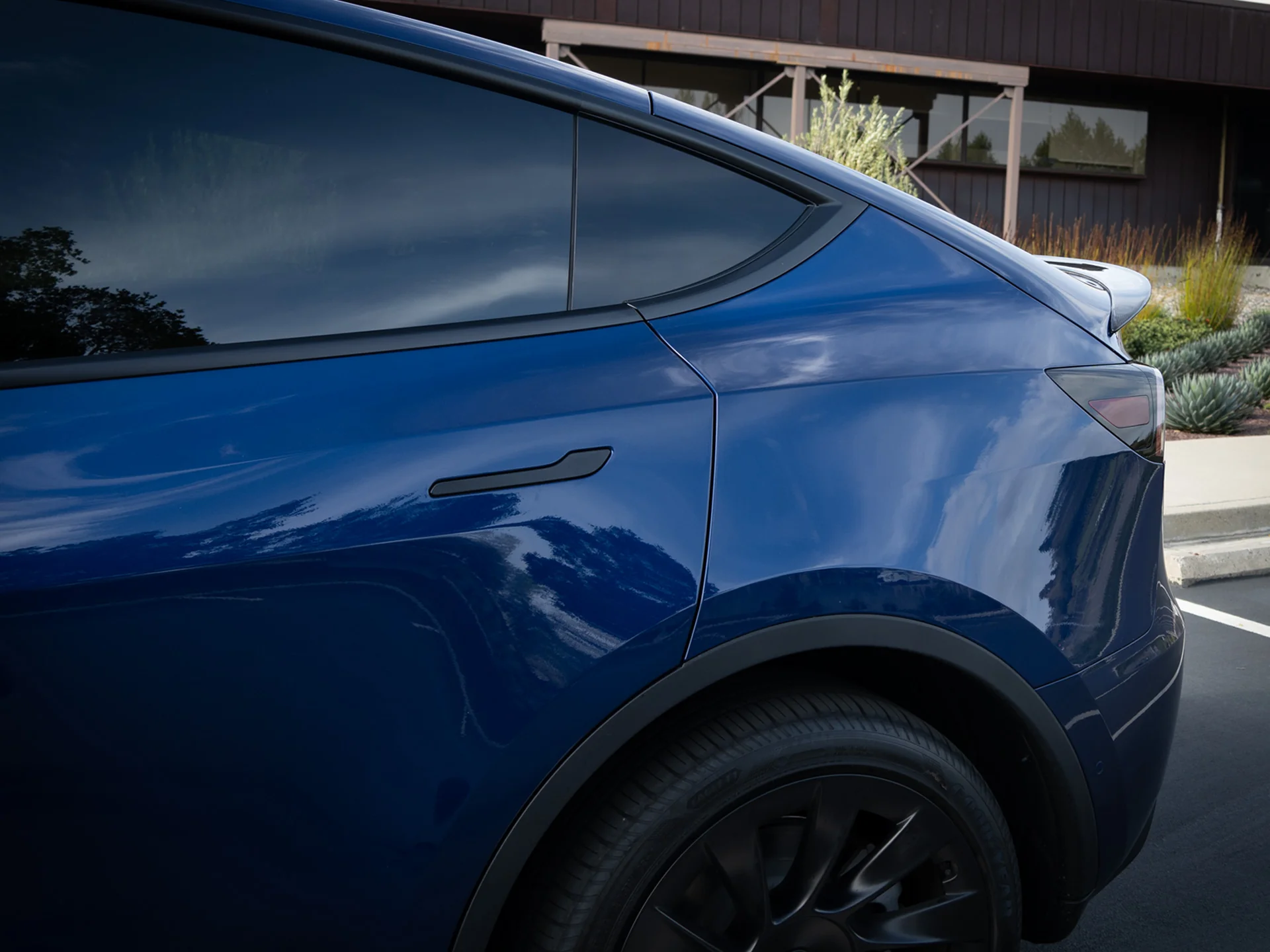 Tesla Model Y Carbon Fiber Performance Rear Spoiler - Image 19